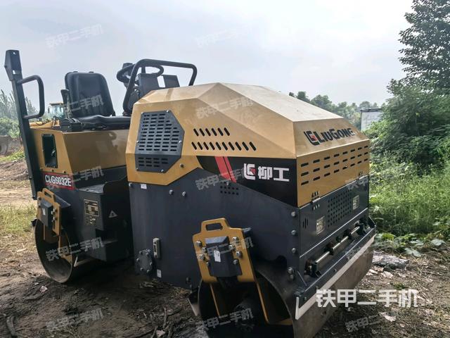 右前45°（壓路機整機外觀）