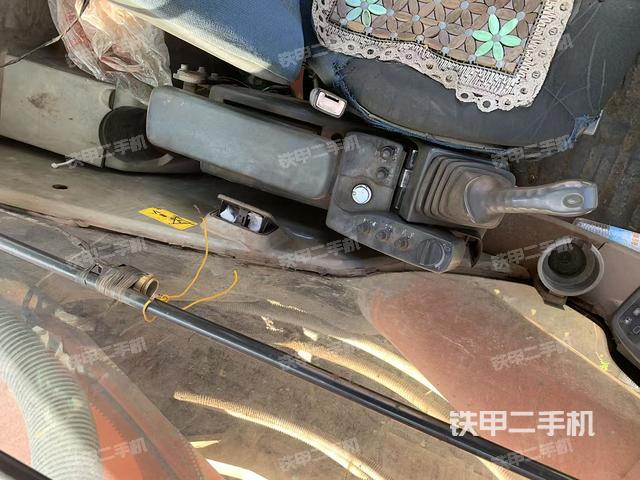 驾驶室整体(整机外观) 驾驶室整体(整机外观)