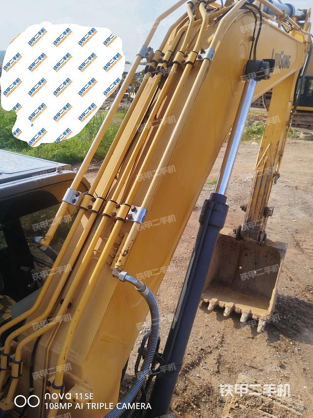 大臂背部俯視（工作和回轉(zhuǎn)裝置）