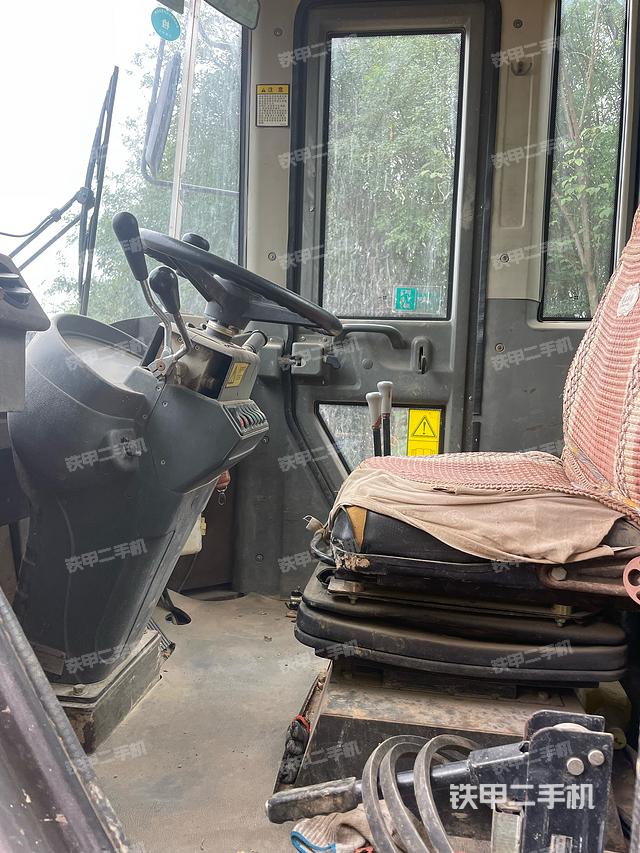 駕駛室工作臺（整機外觀及大件）