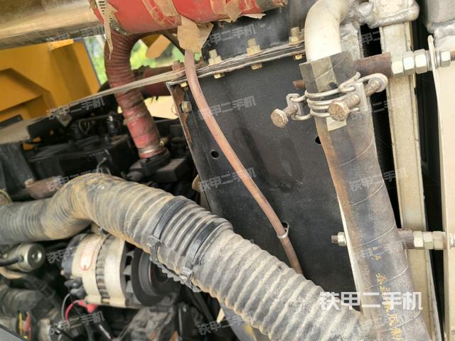 發(fā)動機艙全景（壓路機發(fā)動機艙）