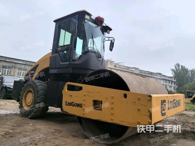 右前45°（壓路機整機外觀）