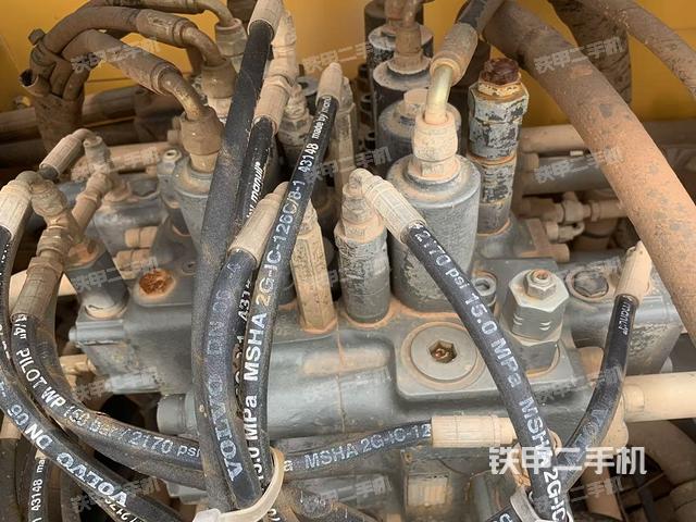 回轉(zhuǎn)馬達(dá)和主控閥（整機外觀）