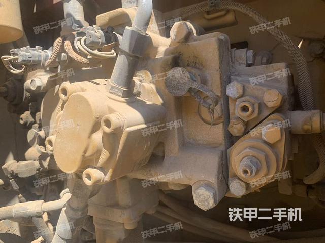 液压泵舱室正面整体(整机外观) 液压泵舱室正面整体(整机外观)