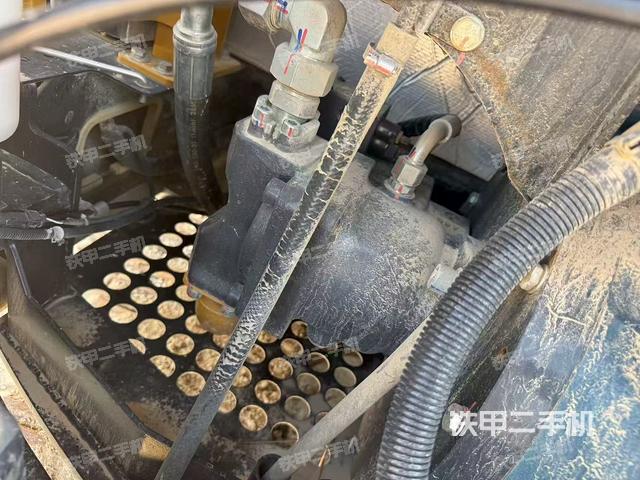 液壓泵艙室正面整體（整機(jī)外觀）