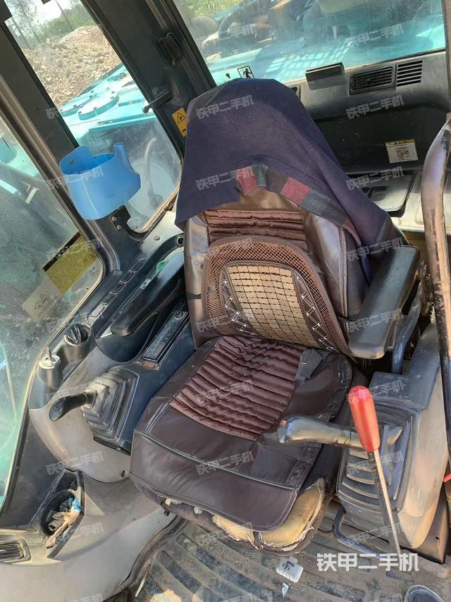 駕駛室整體(整機外觀) 駕駛室整體(整機外觀)