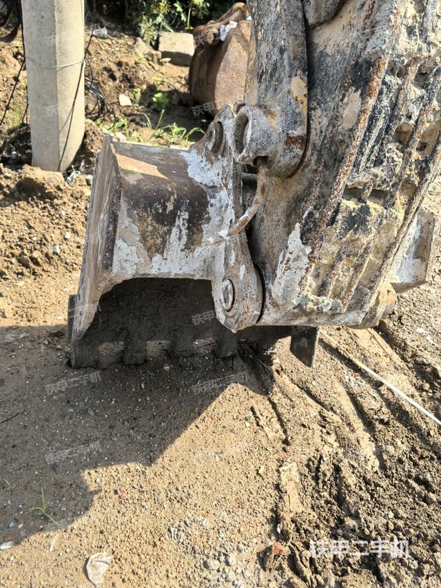 铲斗右后整体(工作和回转装置) 铲斗右后整体(工作和回转装置)