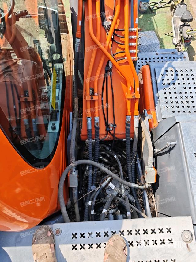 鏟斗45度(工作和回轉(zhuǎn)裝置) 鏟斗45度(工作和回轉(zhuǎn)裝置)