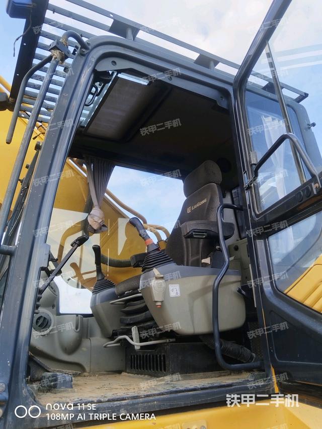 右側(cè)玻璃角標(biāo)（駕駛室部分）