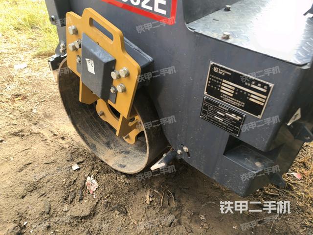 前車架正右側(cè)（壓路機前后車架）