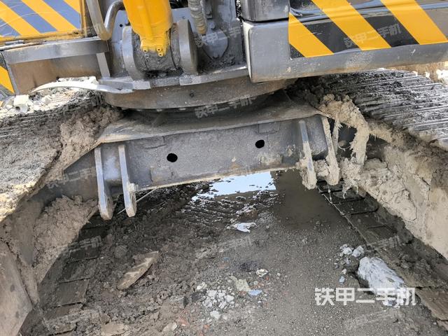 轉(zhuǎn)盤和下車架正前(工作和回轉(zhuǎn)裝置) 轉(zhuǎn)盤和下車架正前(工作和回轉(zhuǎn)裝置)