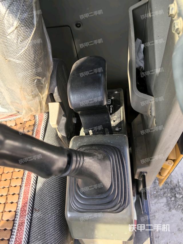 座椅右側(cè)控制臺/鑰匙門/油門/含右手柄（駕駛室部分）