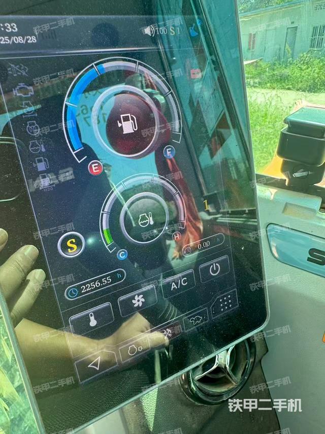 駕駛室整體（整機(jī)外觀）