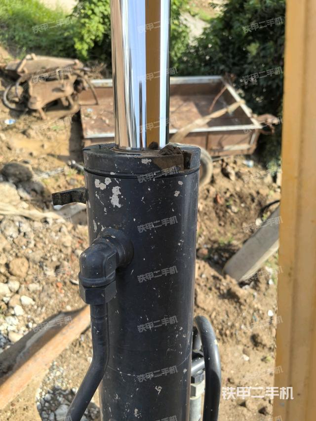 轉(zhuǎn)盤(pán)和下車(chē)架正前（工作和回轉(zhuǎn)裝置）