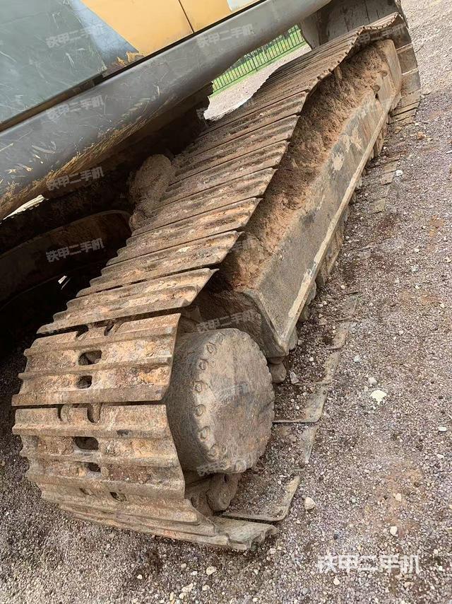 单侧履带整体(整机外观) 单侧履带整体(整机外观)