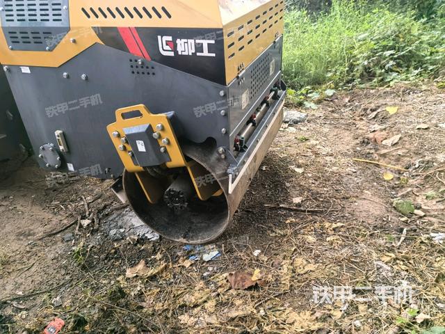 前車架正左側(cè)（壓路機前后車架）