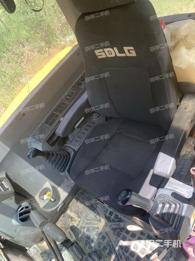 驾驶室整体（整机外观）