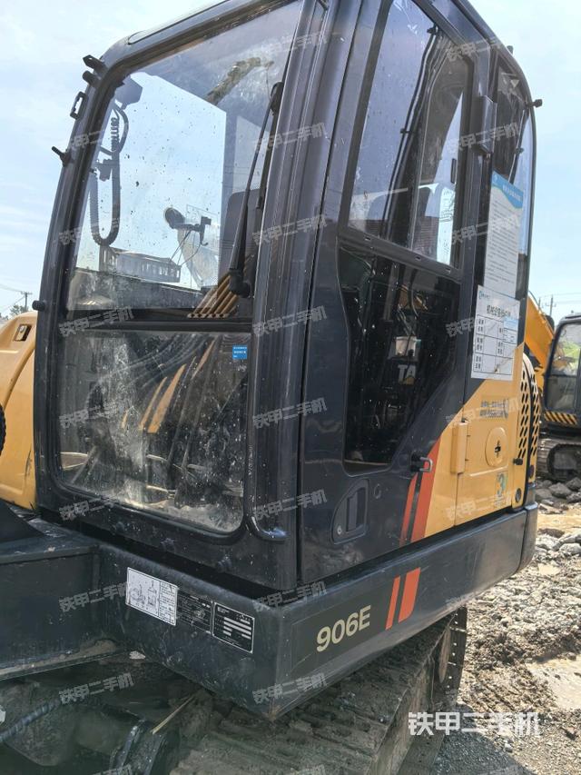 ?駕駛室正側(cè)（駕駛室部分）