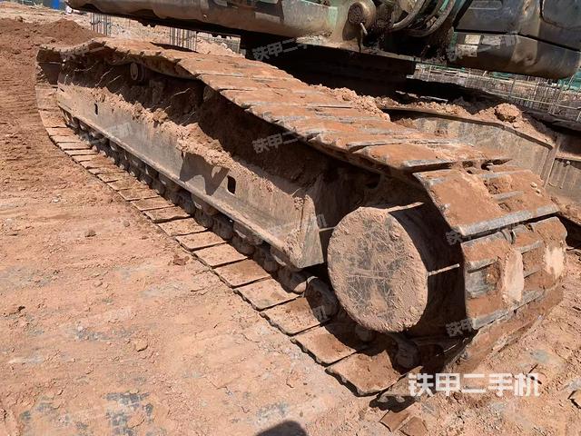单侧履带整体(整机外观) 单侧履带整体(整机外观)