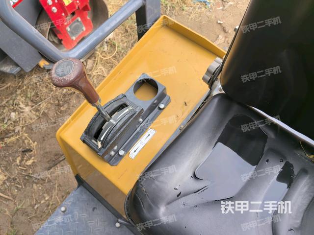 駕駛室側(cè)向上照全景（壓路機駕駛室）