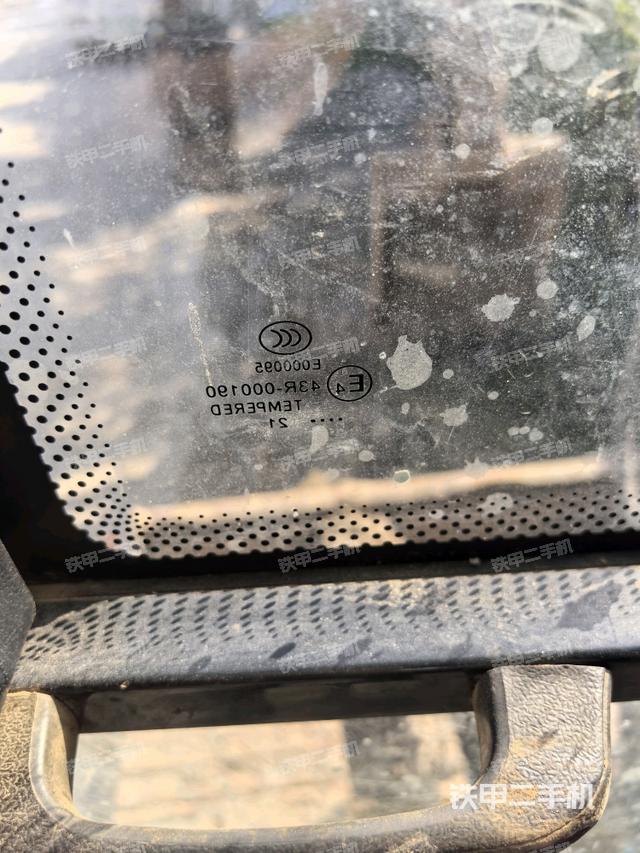 后窗玻璃角標(biāo)（駕駛室部分）