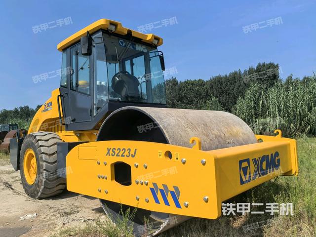 右前45°（壓路機(jī)整機(jī)外觀）