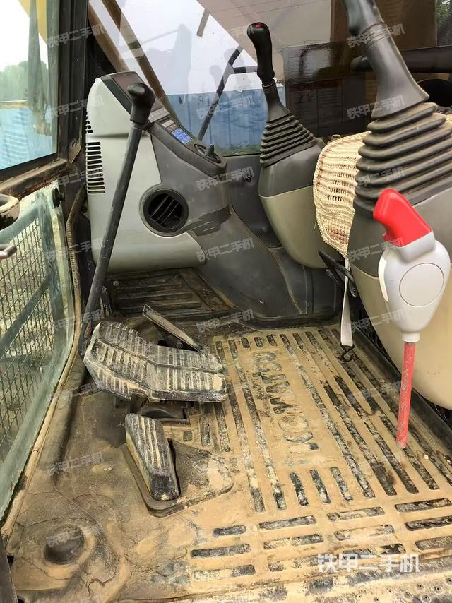 驾驶室整体(整机外观) 驾驶室整体(整机外观)