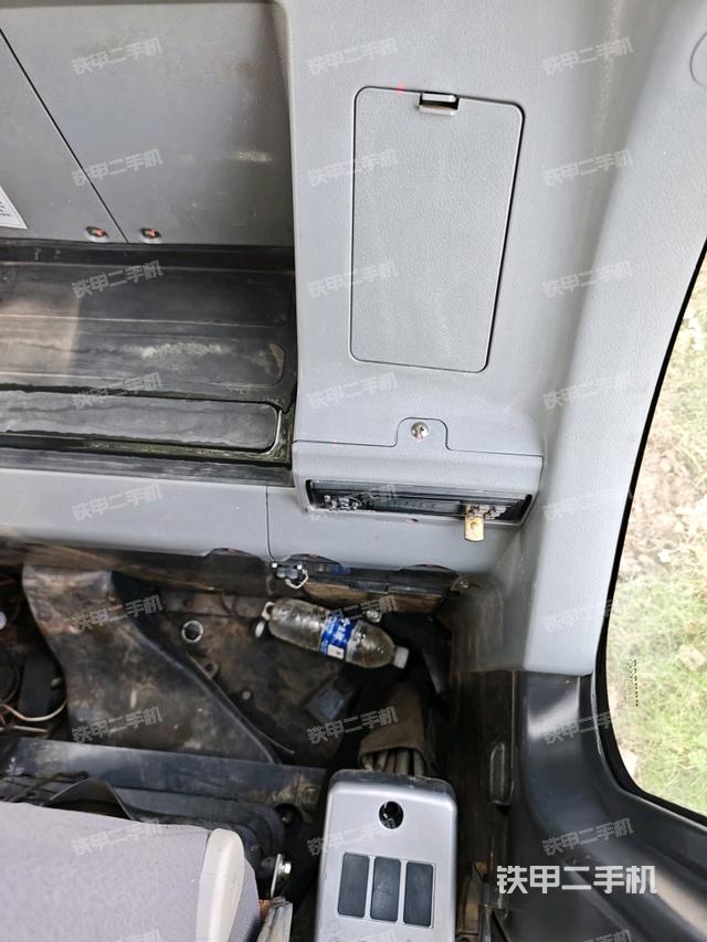 座椅后部(駕駛室部分) 座椅后部(駕駛室部分)