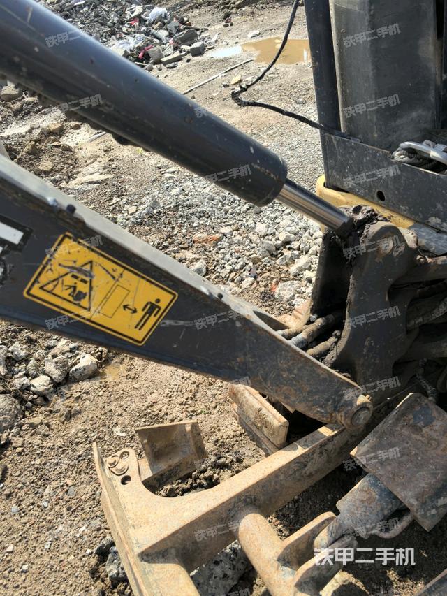 大臂根部?斜（工作和回轉(zhuǎn)裝置）