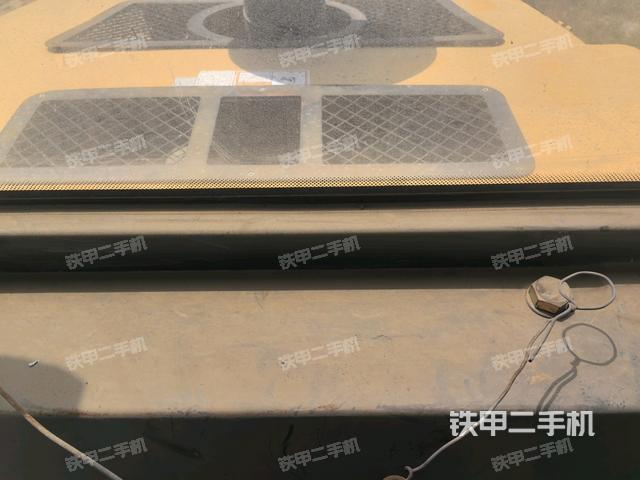 操作台全景(压路机驾驶室) 操作台全景(压路机驾驶室)