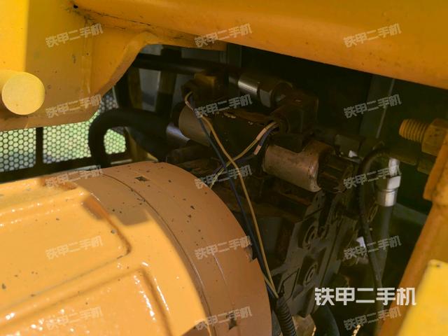 分動(dòng)箱或變速箱（壓路機(jī)發(fā)動(dòng)機(jī)艙）