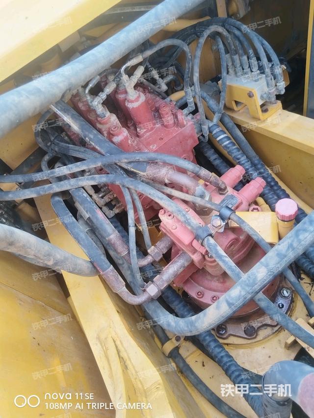 中央回轉(zhuǎn)接頭特寫（上車部件）