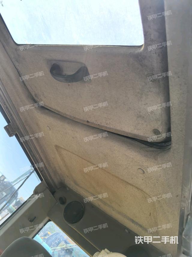 顶棚整体(驾驶室部分) 顶棚整体(驾驶室部分)