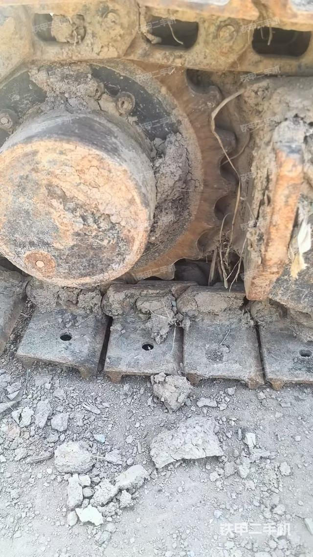 单侧履带整体(整机外观) 单侧履带整体(整机外观)