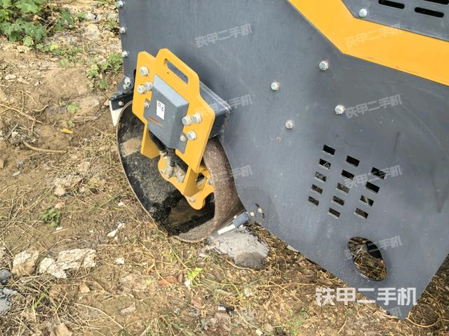 前輪右側(cè)減震塊連接及部件（壓路機前后車架）