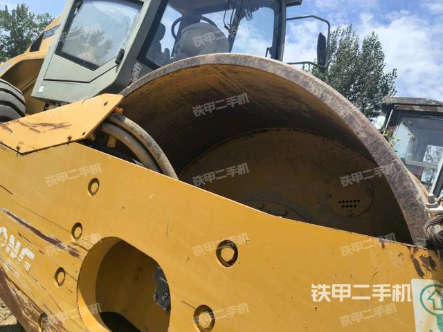 后轮左侧全景(压路机前后车架) 后轮左侧全景(压路机前后车架)