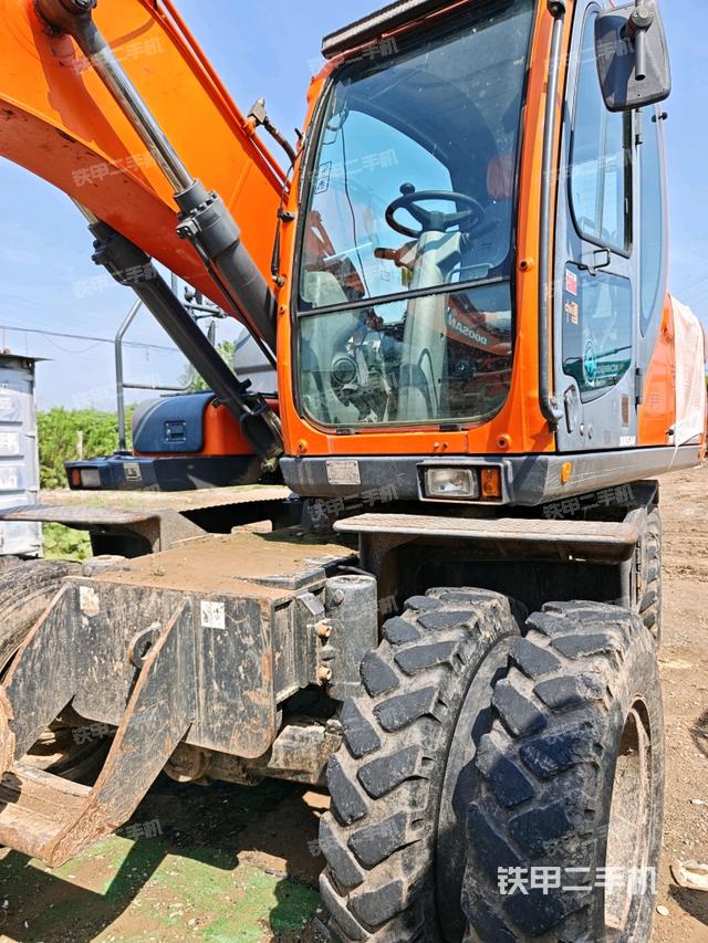 左側(cè)行走馬達(dá)蓋板(行走機(jī)構(gòu)) 左側(cè)行走馬達(dá)蓋板(行走機(jī)構(gòu))