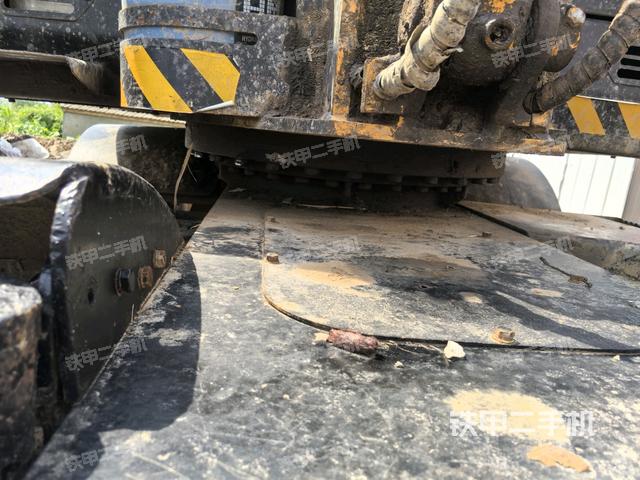 转盘和下车架正前(工作和回转装置) 转盘和下车架正前(工作和回转装置)