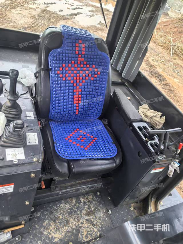 驾驶室操作台（设备外观及核心部件）