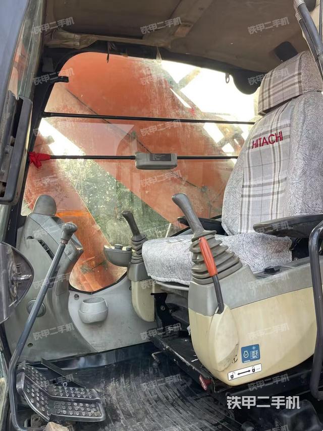 驾驶室整体(整机外观) 驾驶室整体(整机外观)