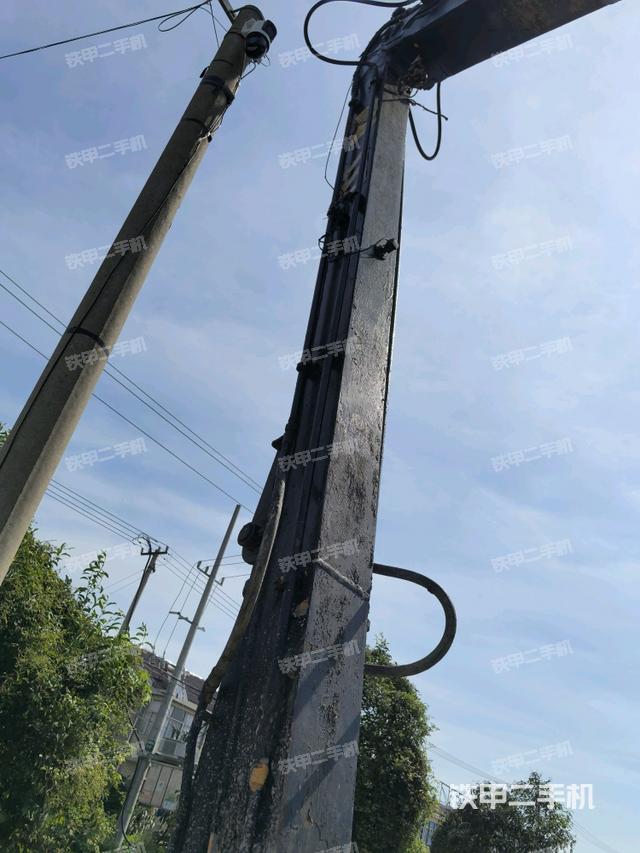 小臂整体右前(工作和回转装置) 小臂整体右前(工作和回转装置)