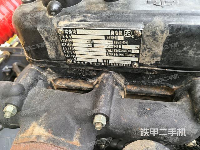 柴油泵全景（壓路機發(fā)動機艙）