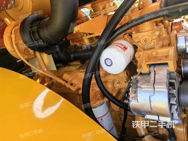 發(fā)動(dòng)機(jī)艙全景（壓路機(jī)發(fā)動(dòng)機(jī)艙）