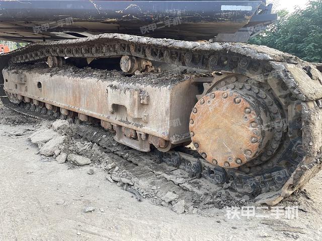 单侧履带整体(整机外观) 单侧履带整体(整机外观)