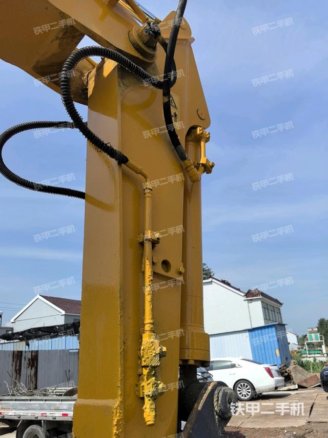 小臂整體左后(工作和回轉(zhuǎn)裝置) 小臂整體左后(工作和回轉(zhuǎn)裝置)