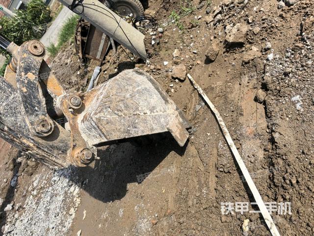 铲斗45度(工作和回转装置) 铲斗45度(工作和回转装置)