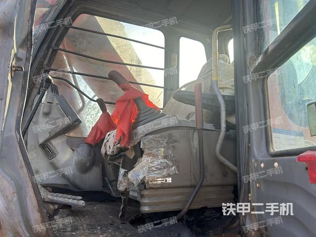駕駛室整體(整機外觀) 駕駛室整體(整機外觀)