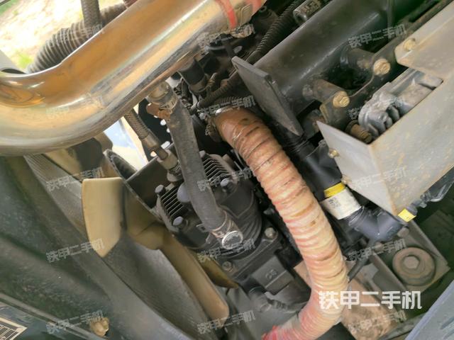 散熱器全景（壓路機發(fā)動機艙）