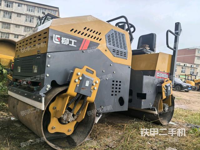 柳工CLG6032E双驱单振压路机