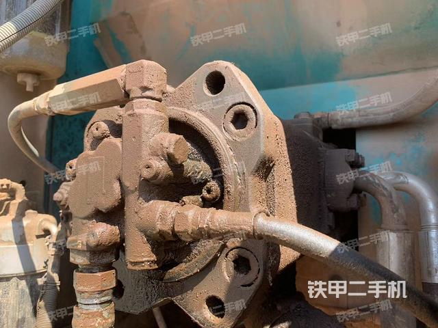 液压泵舱室正面整体(整机外观) 液压泵舱室正面整体(整机外观)